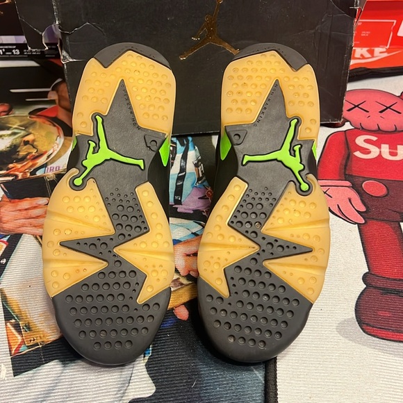 Jordan 6 Electric Green (5.5Y/7W) - Picture 4 of 4